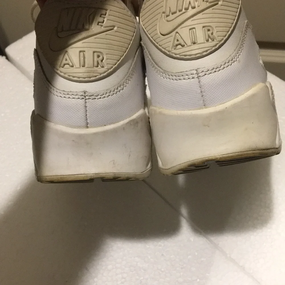 Nike Air Max kids lace up sneakers boys size 6Y